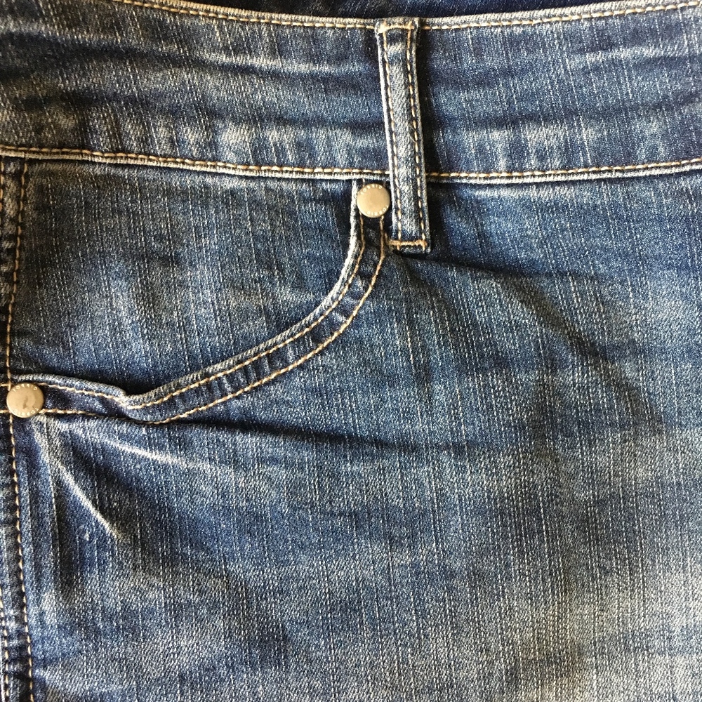 Torrid Dark Wash Double Seam Short Short - Picture 4 of 7